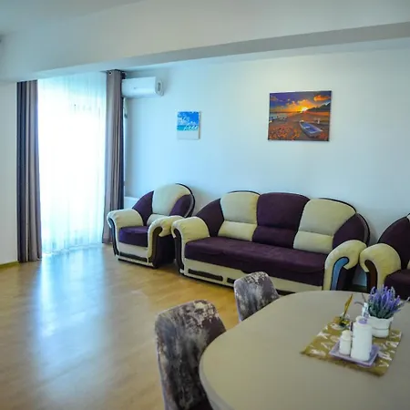 Moonlight Luxury Apartment Mamaia